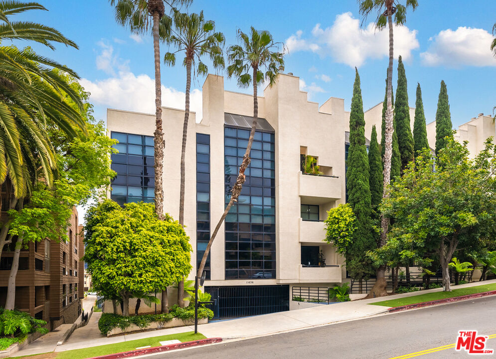 11636 Montana Ave Unit: 303