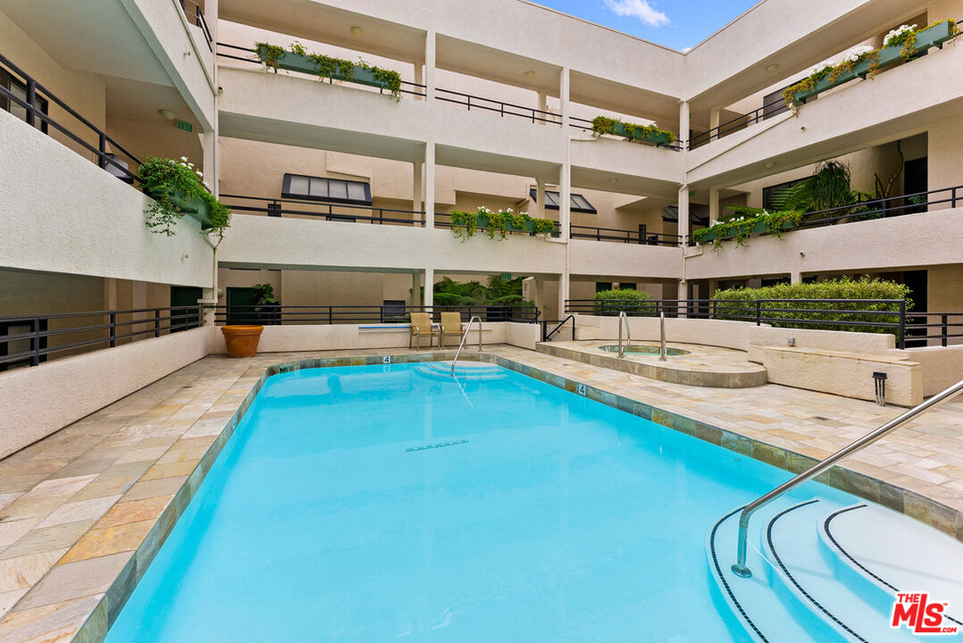 11636 Montana Ave Unit: 303