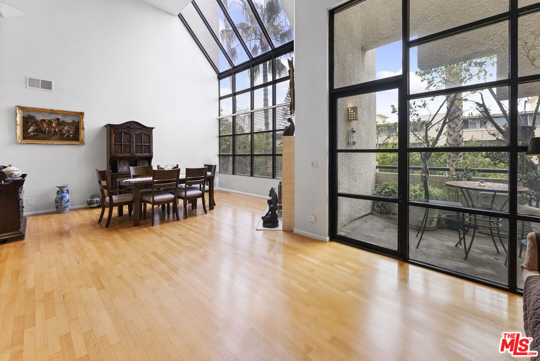 11636 Montana Ave Unit: 303