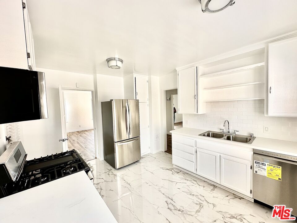 1802 Ocean Park Blvd