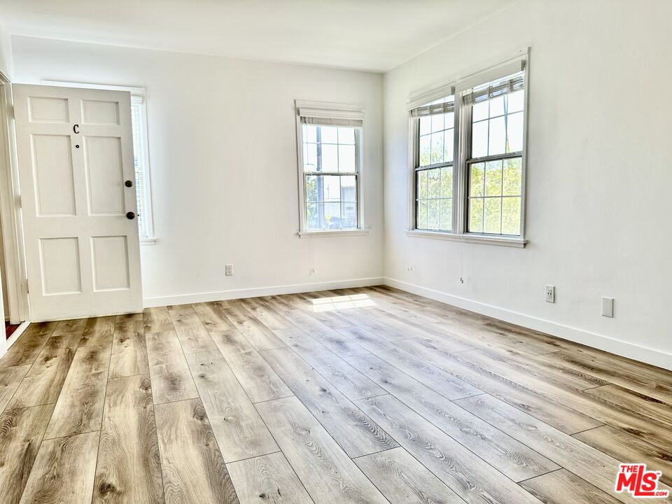 1802 Ocean Park Blvd