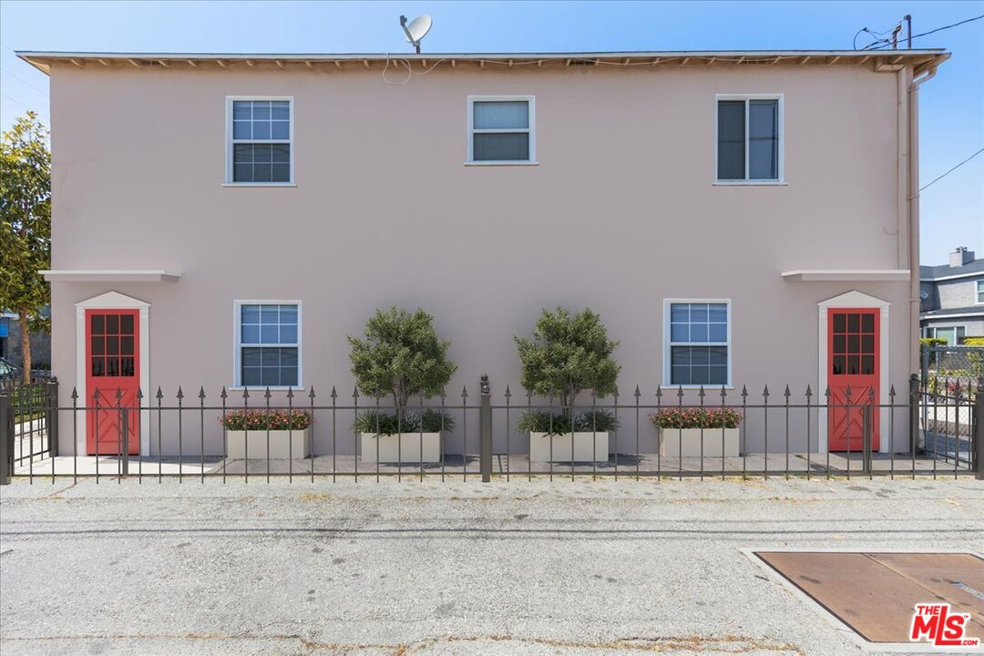 1802 Ocean Park Blvd