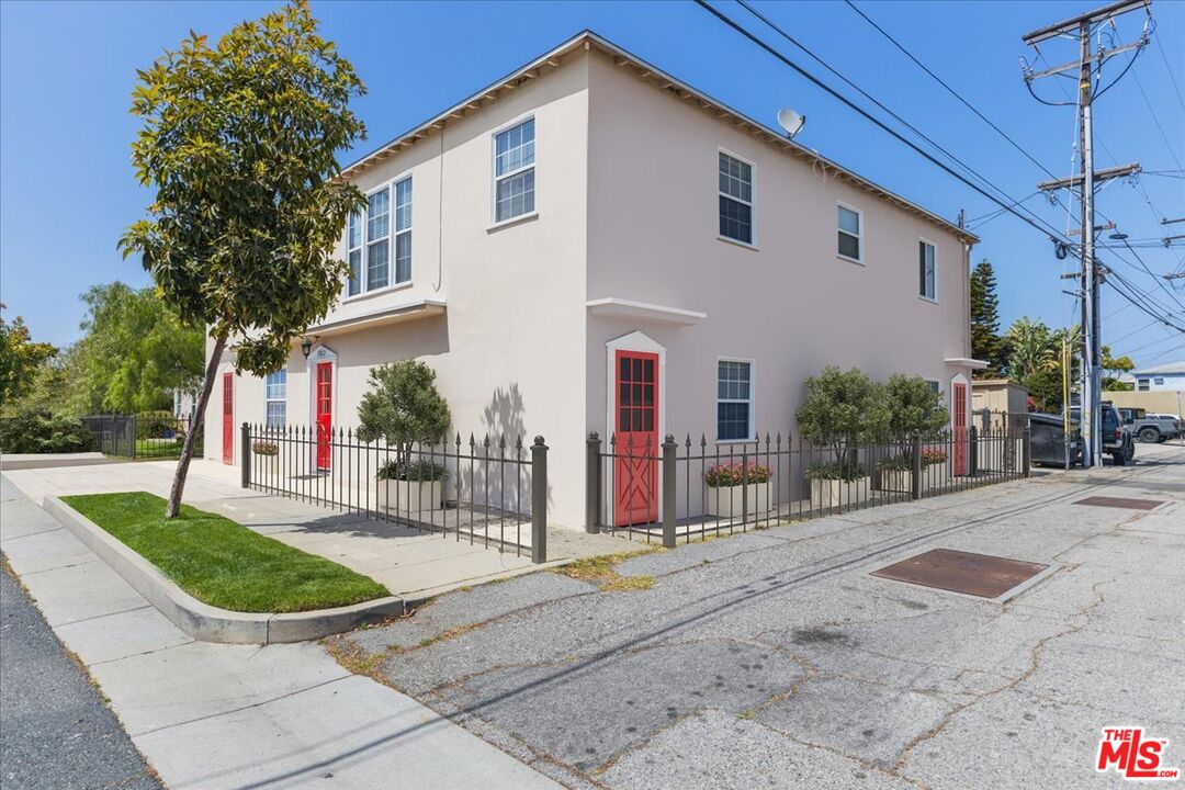 1802 Ocean Park Blvd