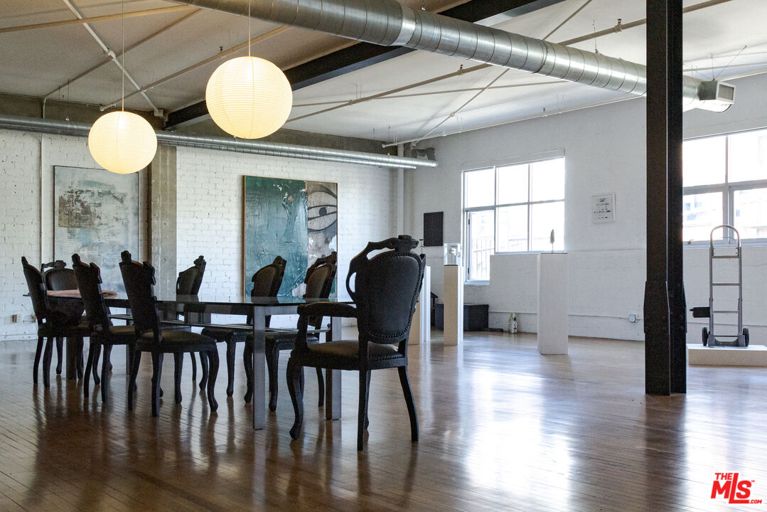 500 Molino St Unit: 218