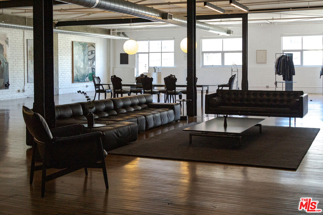 500 Molino St Unit: 218