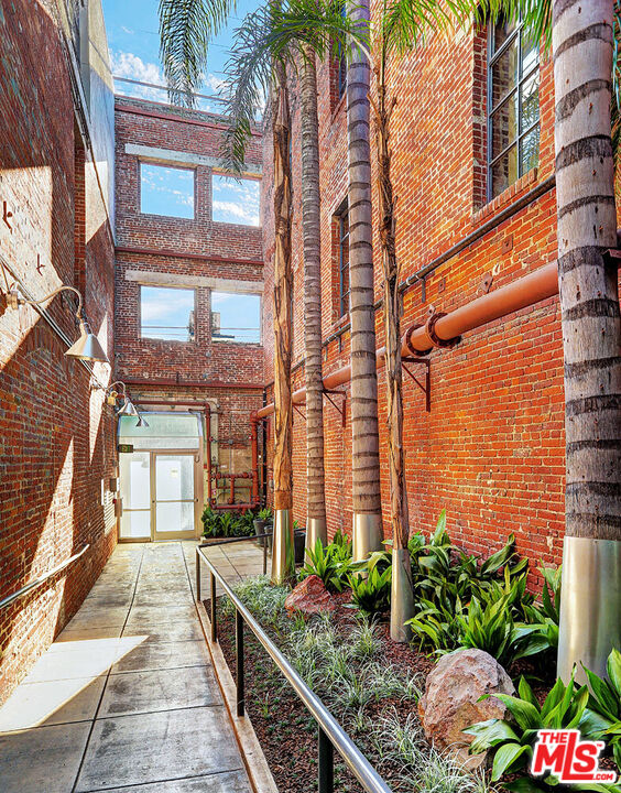 500 Molino St Unit: 218