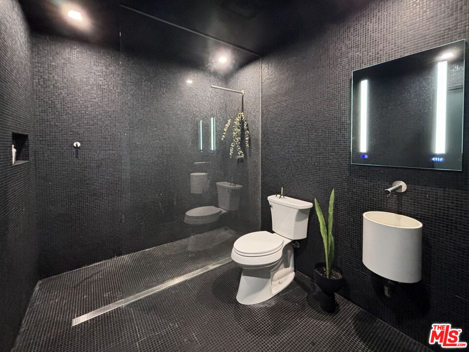 500 Molino St Unit: 218