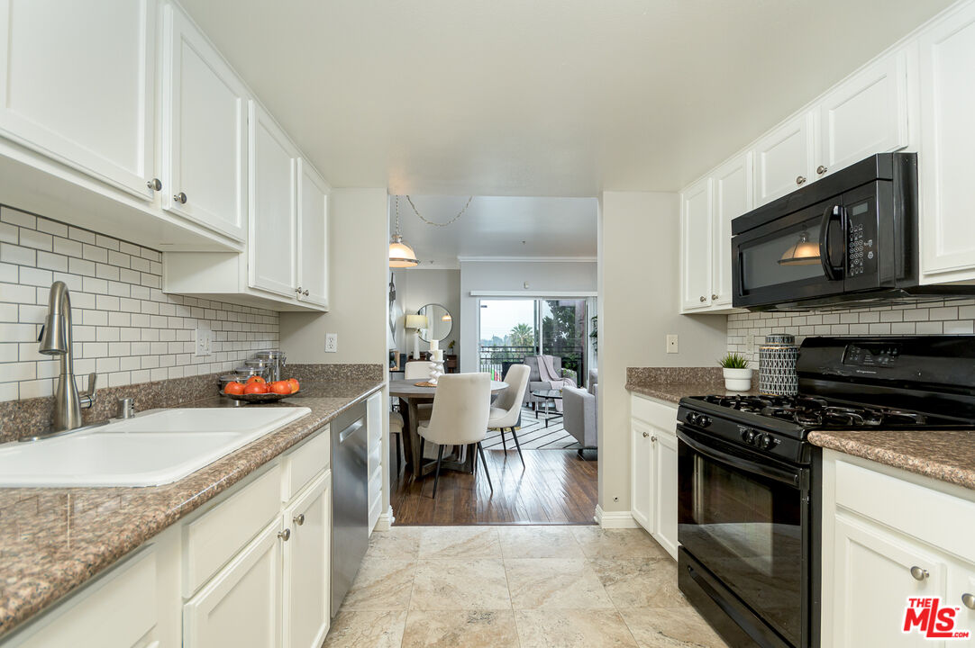 11124 Burbank Blvd Unit: 308