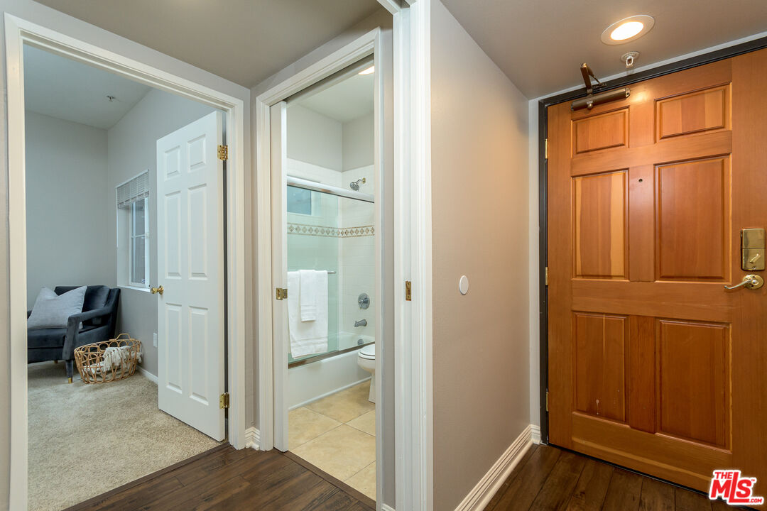 11124 Burbank Blvd Unit: 308