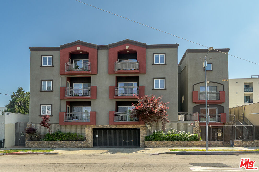 11124 Burbank Blvd Unit: 308