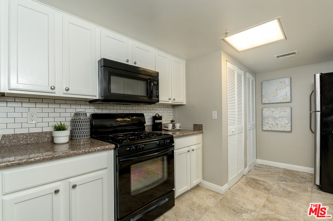 11124 Burbank Blvd Unit: 308