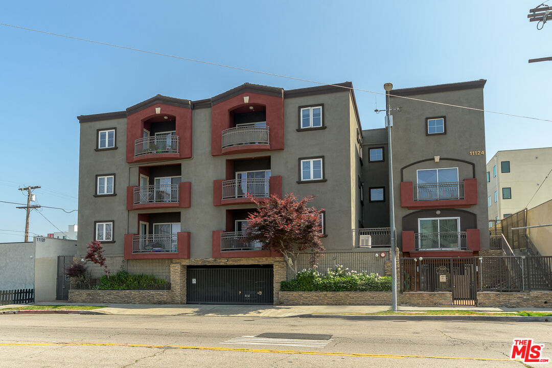 11124 Burbank Blvd Unit: 308