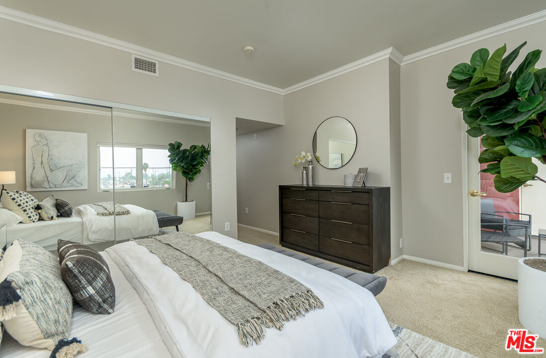 11124 Burbank Blvd Unit: 308