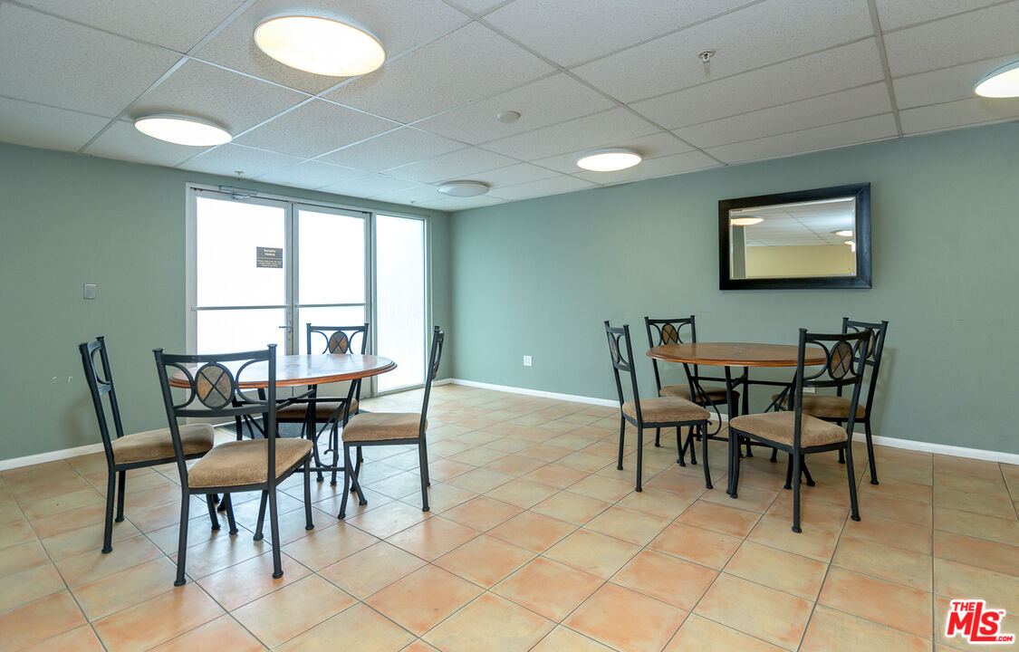 11124 Burbank Blvd Unit: 308