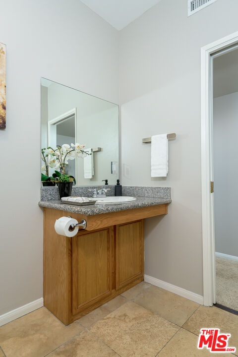 11124 Burbank Blvd Unit: 308