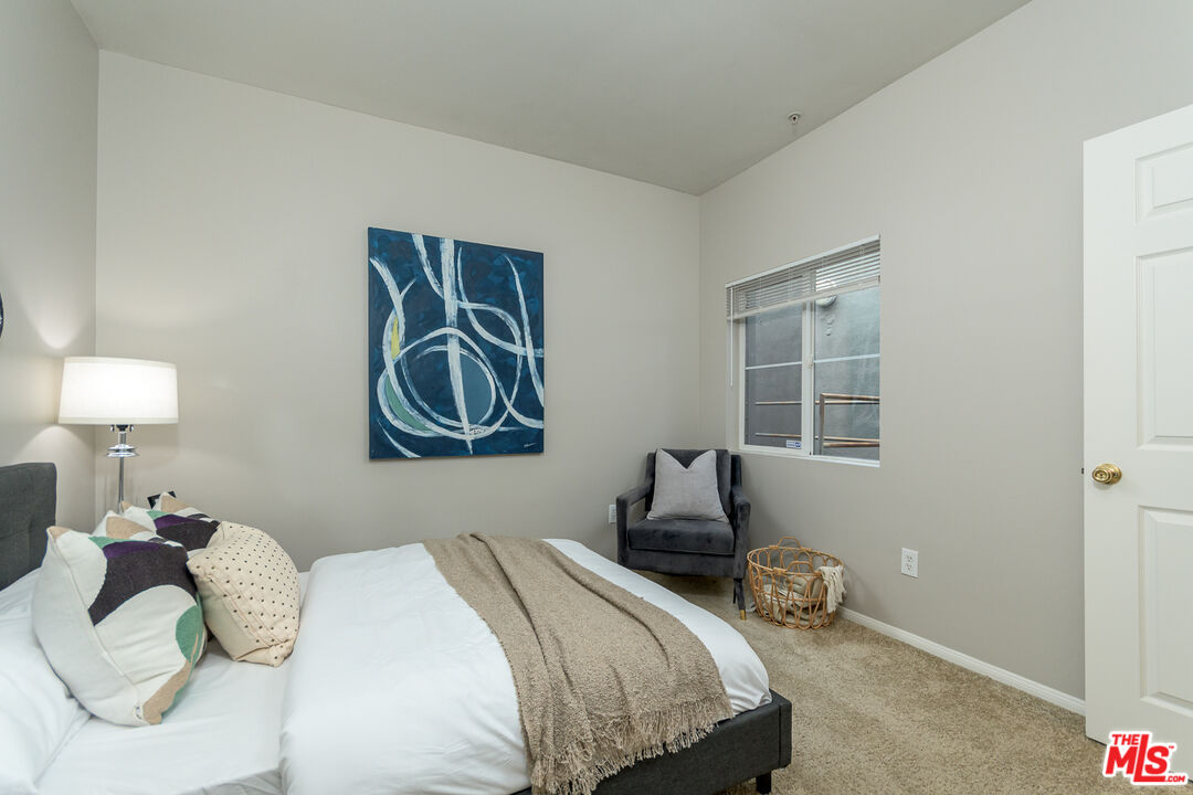 11124 Burbank Blvd Unit: 308