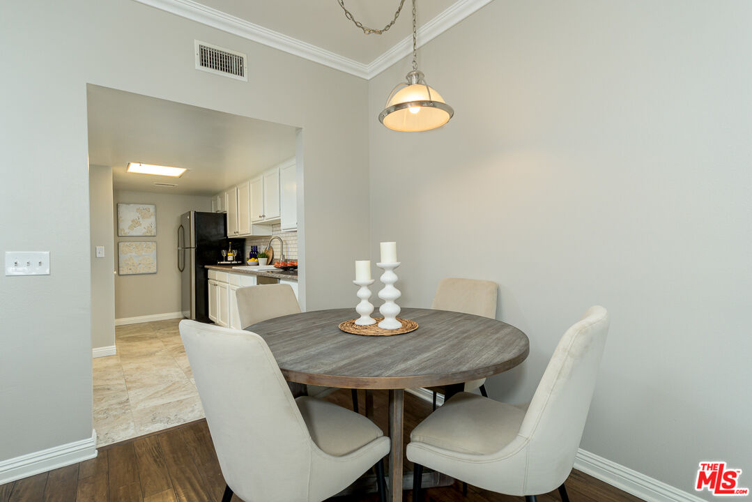 11124 Burbank Blvd Unit: 308