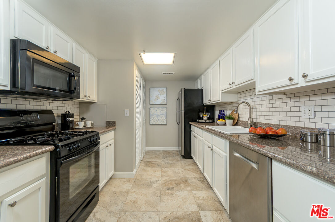 11124 Burbank Blvd Unit: 308