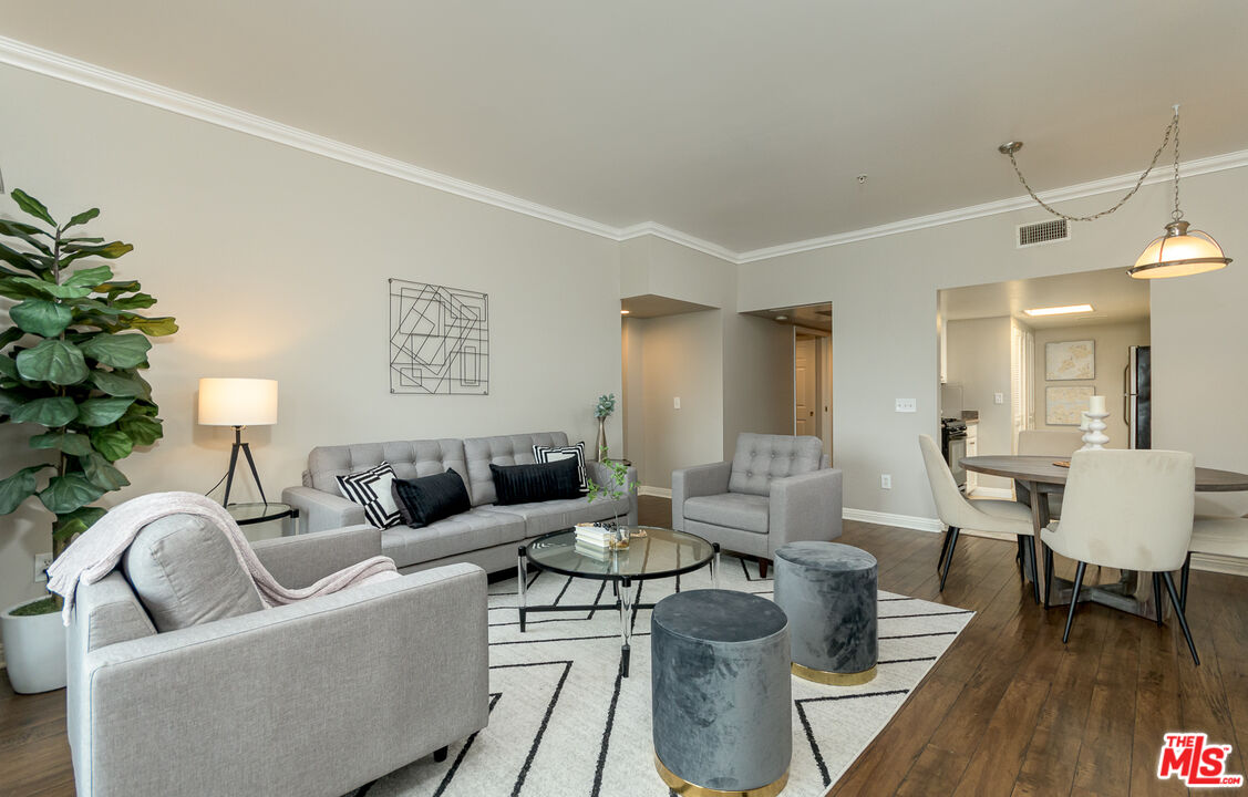 11124 Burbank Blvd Unit: 308