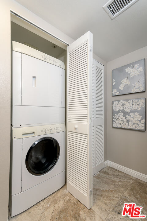 11124 Burbank Blvd Unit: 308