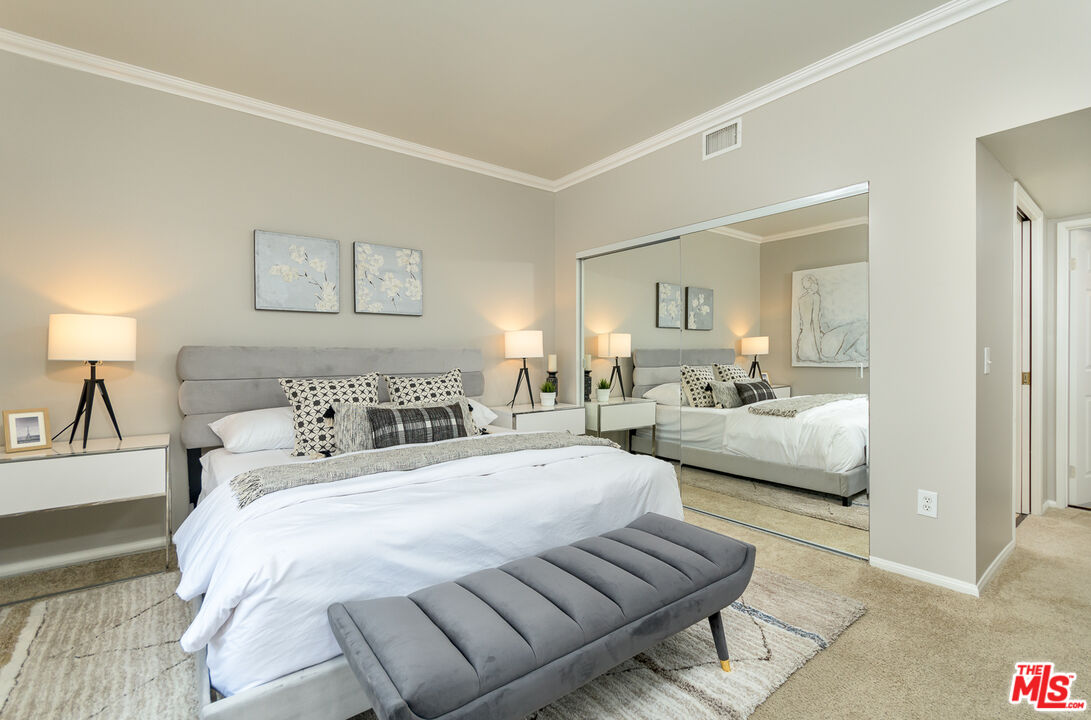 11124 Burbank Blvd Unit: 308