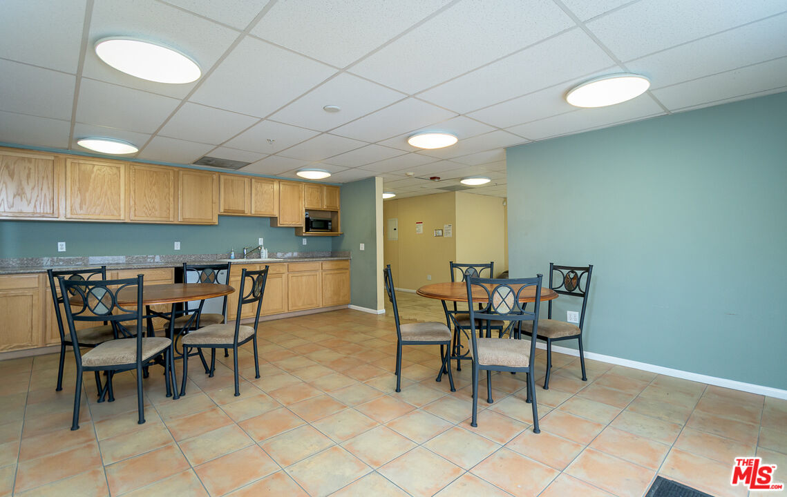 11124 Burbank Blvd Unit: 308