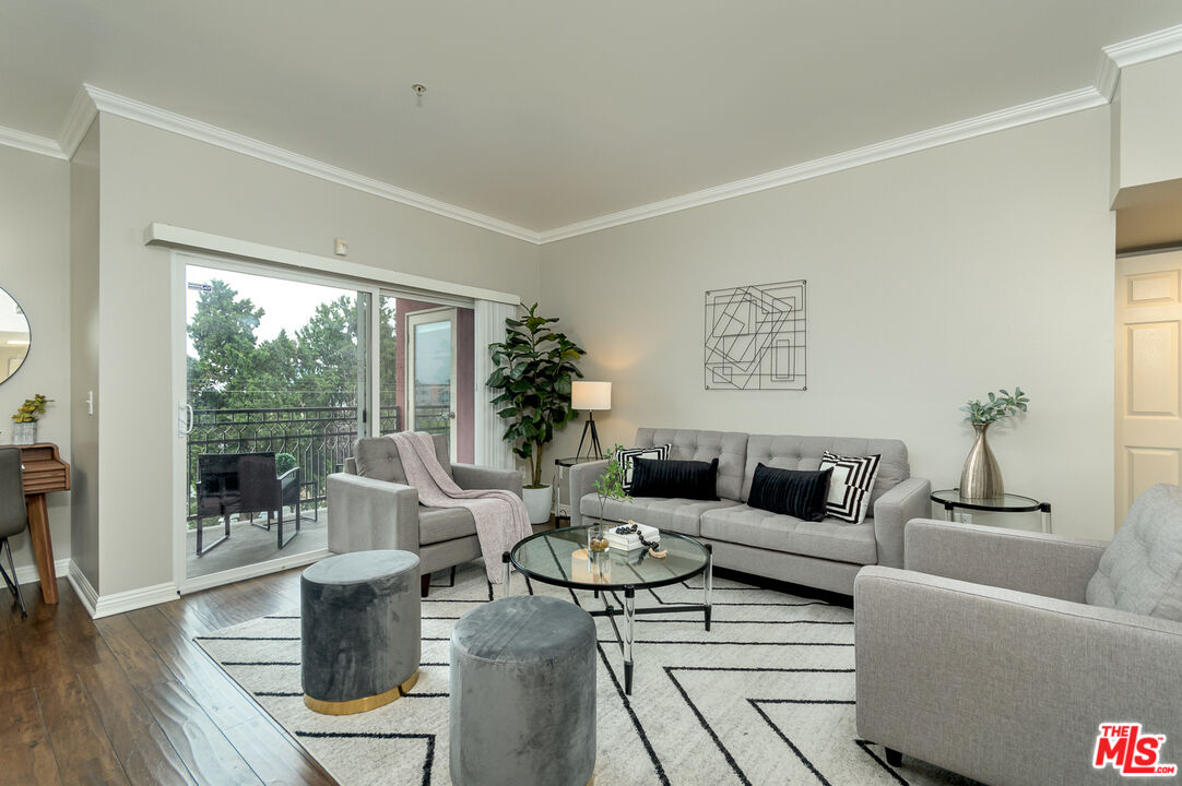 11124 Burbank Blvd Unit: 308