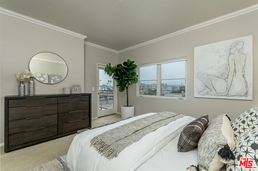 11124 Burbank Blvd Unit: 308