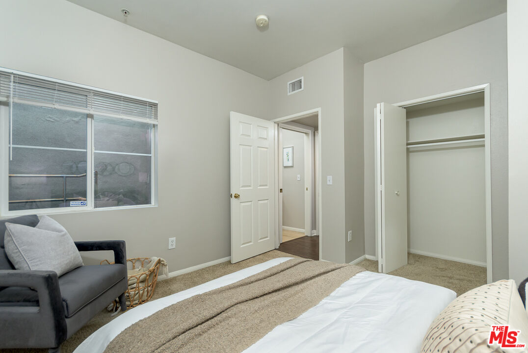 11124 Burbank Blvd Unit: 308