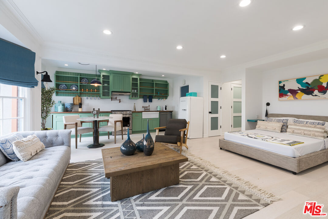 133 S Roxbury Dr Unit: C