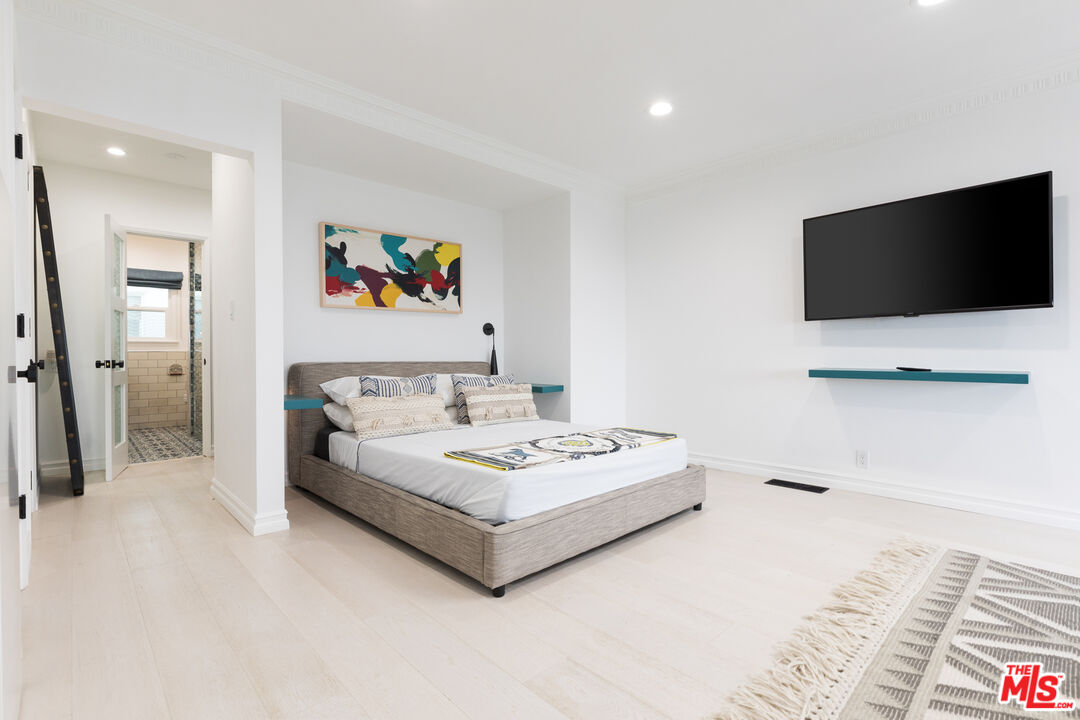 133 S Roxbury Dr Unit: C