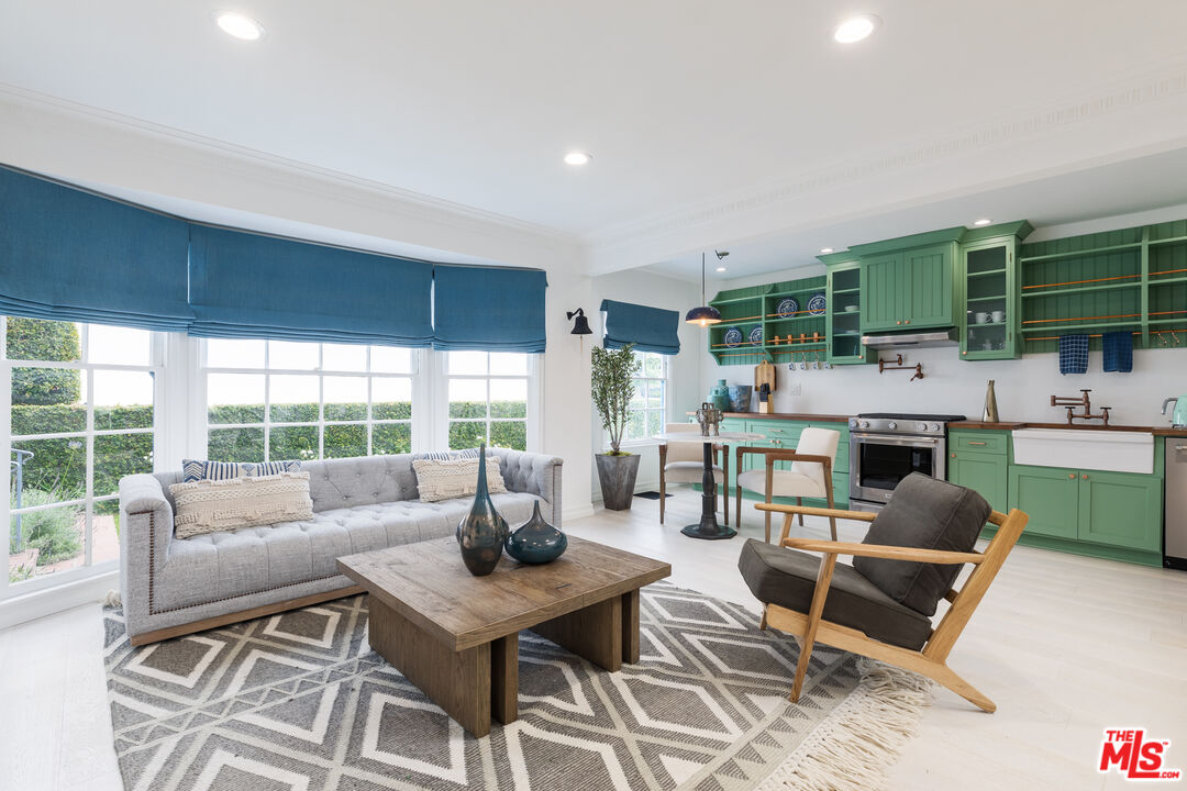 133 S Roxbury Dr Unit: C