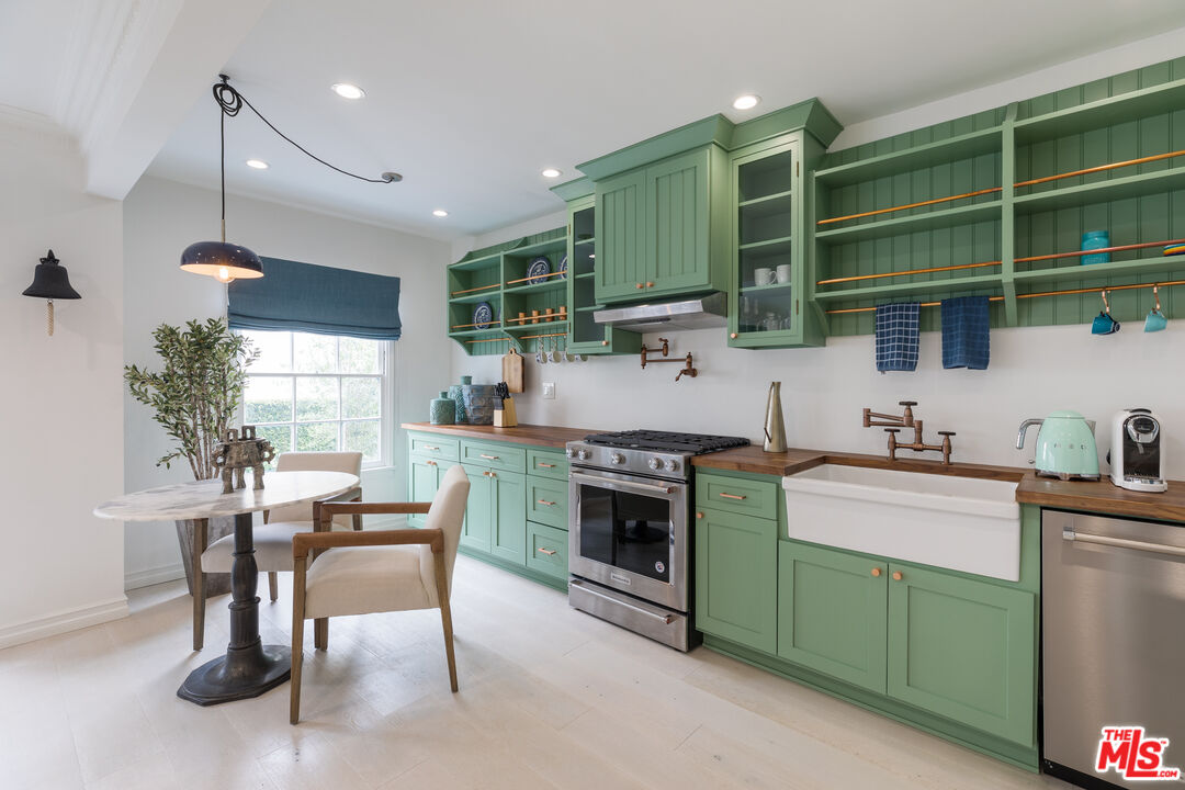 133 S Roxbury Dr Unit: C