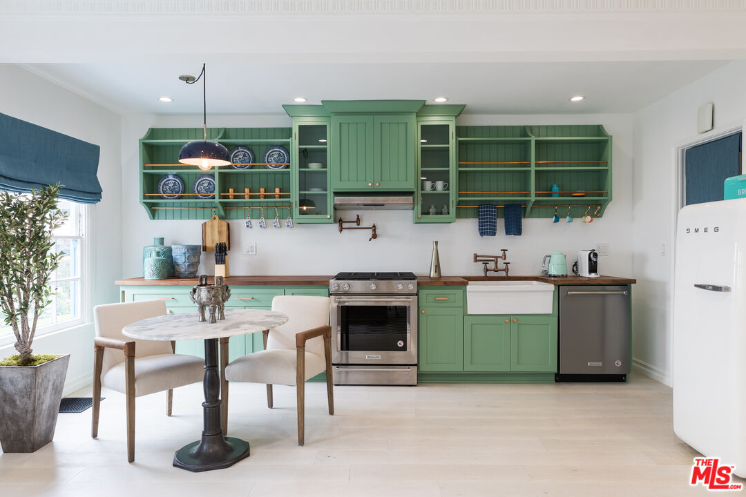 133 S Roxbury Dr Unit: C