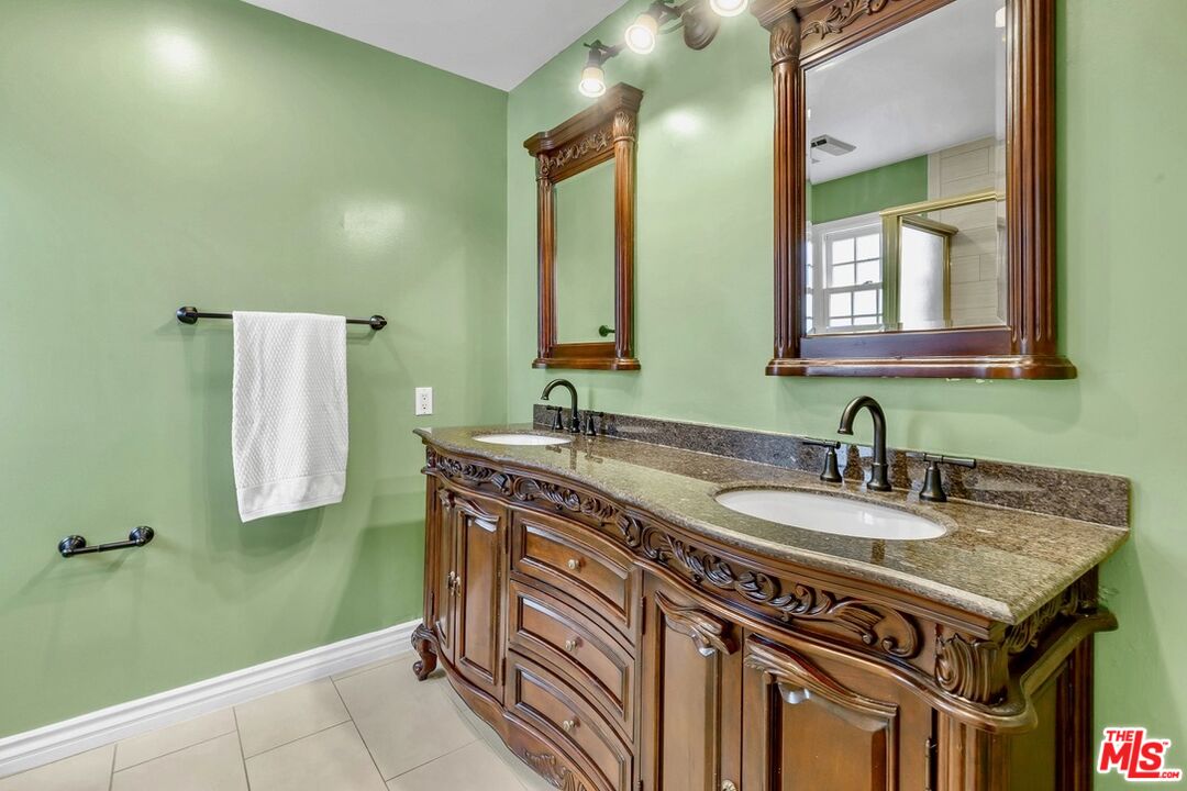 236 S Gale Dr Unit: B