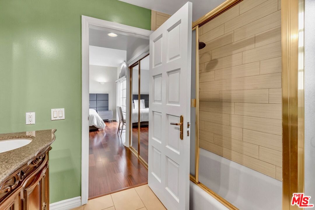 236 S Gale Dr Unit: B