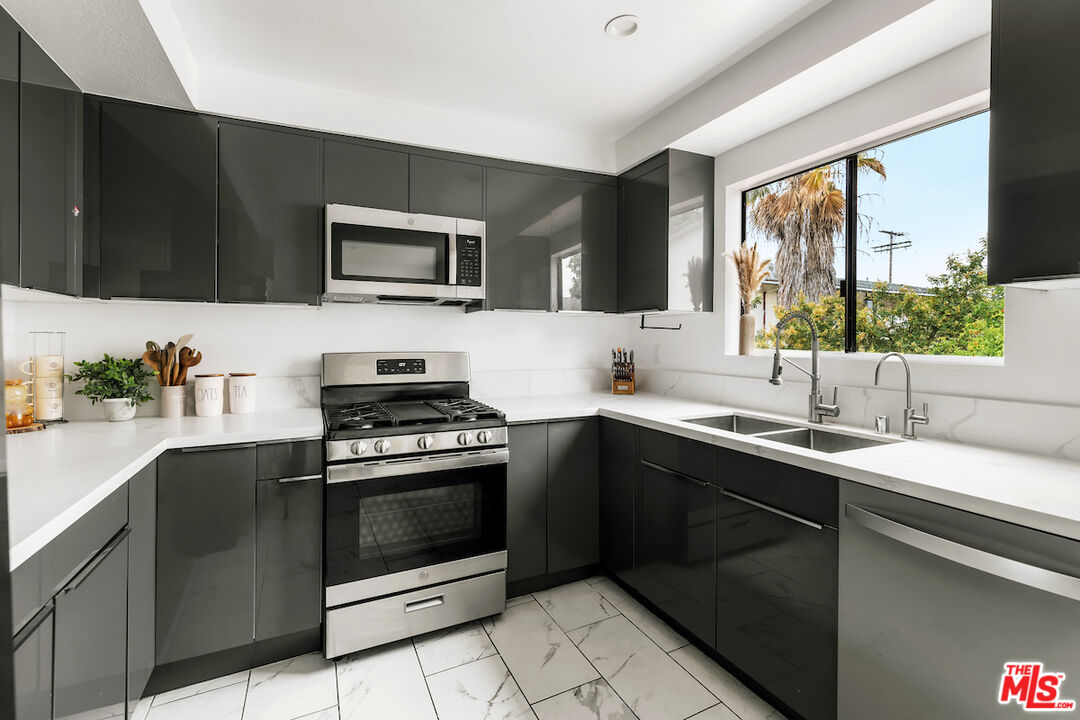 5336 Corteen Pl Unit: 5