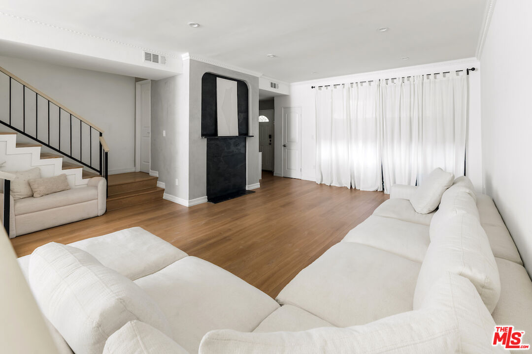 5336 Corteen Pl Unit: 5