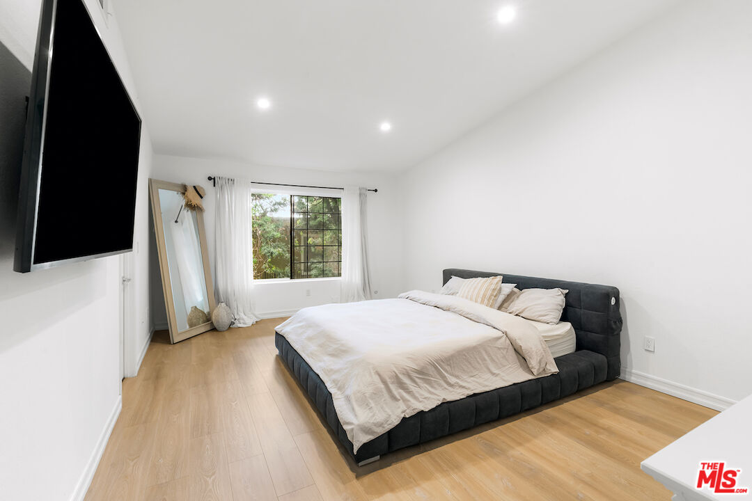 5336 Corteen Pl Unit: 5