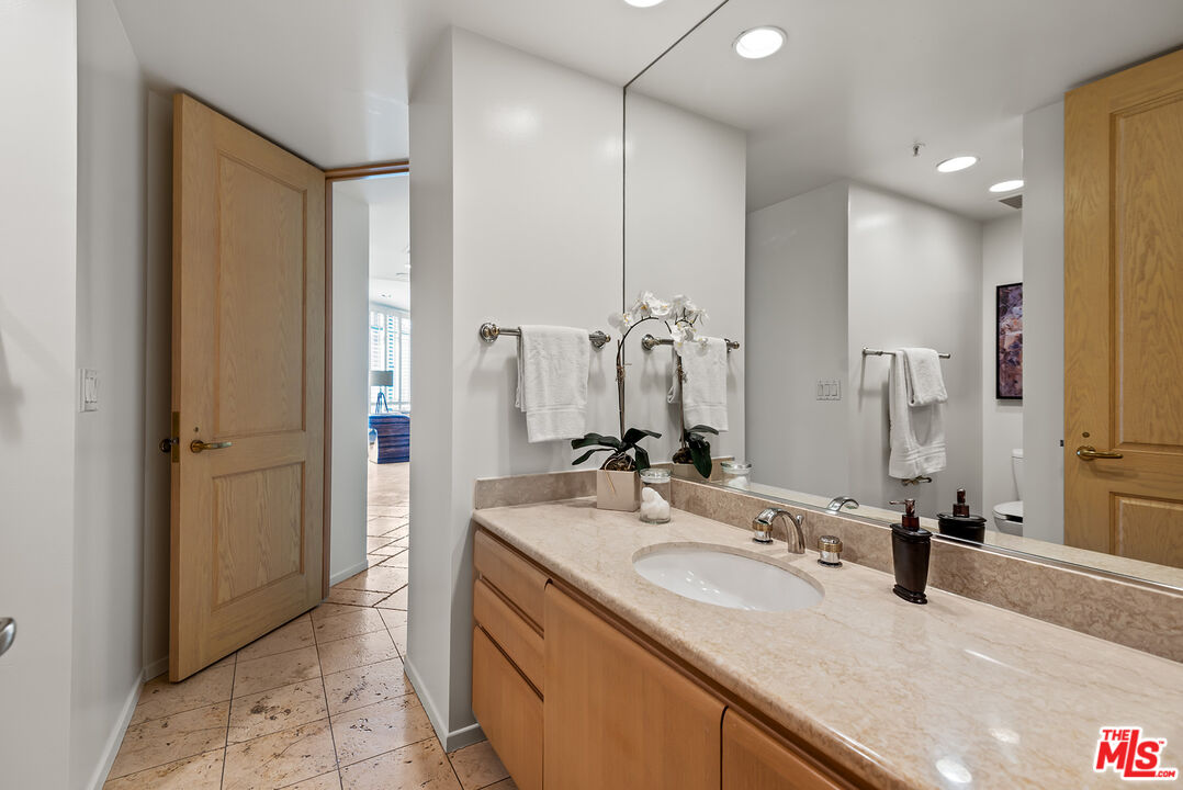 10490 Wilshire Blvd Unit: 306