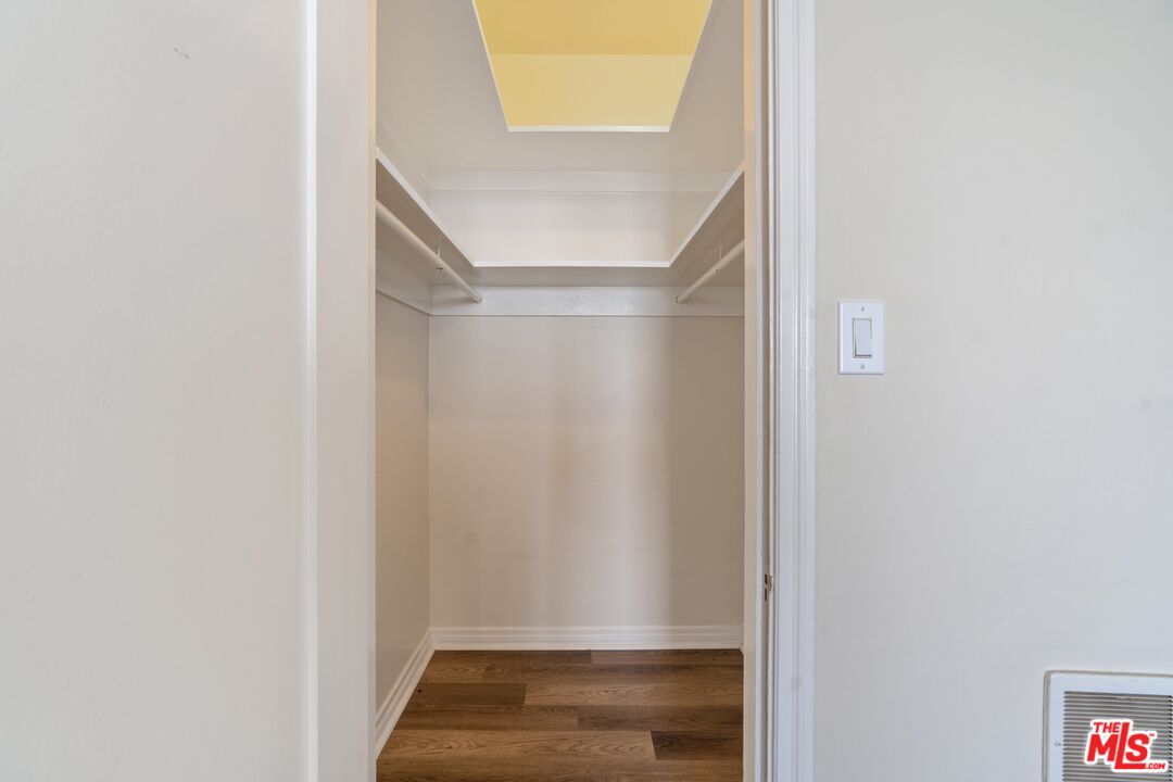 4234 8th Ave Unit: 101