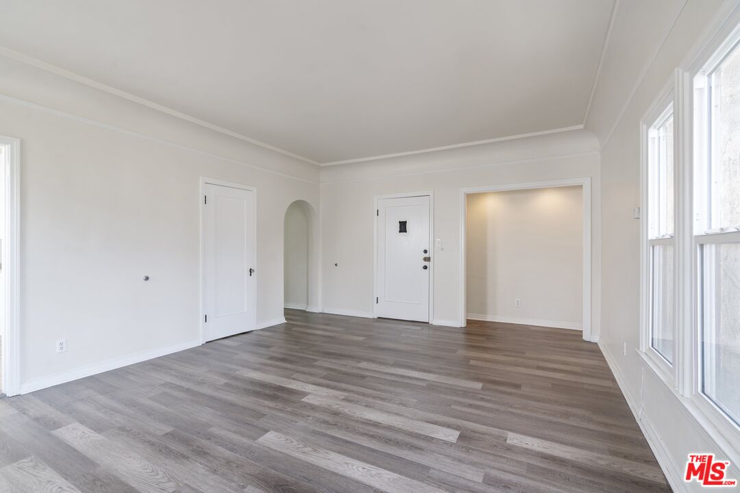 4234 8th Ave Unit: 101