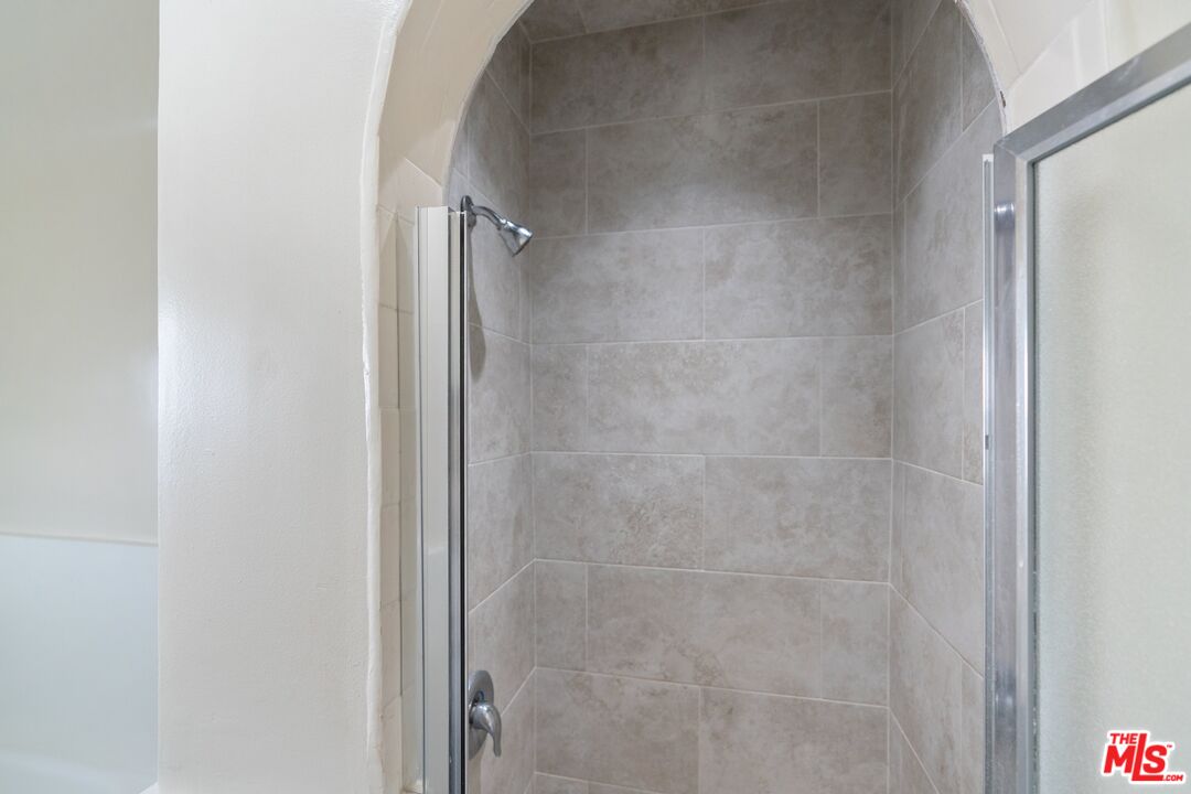 4234 8th Ave Unit: 101