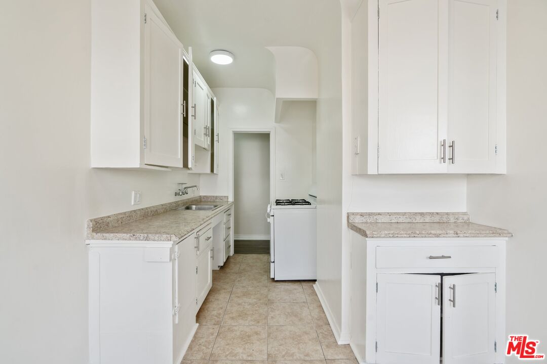 4234 8th Ave Unit: 101