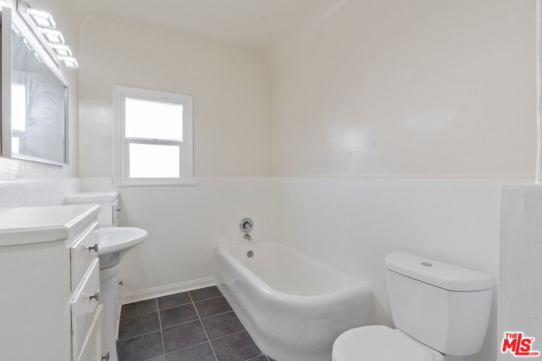 4234 8th Ave Unit: 101