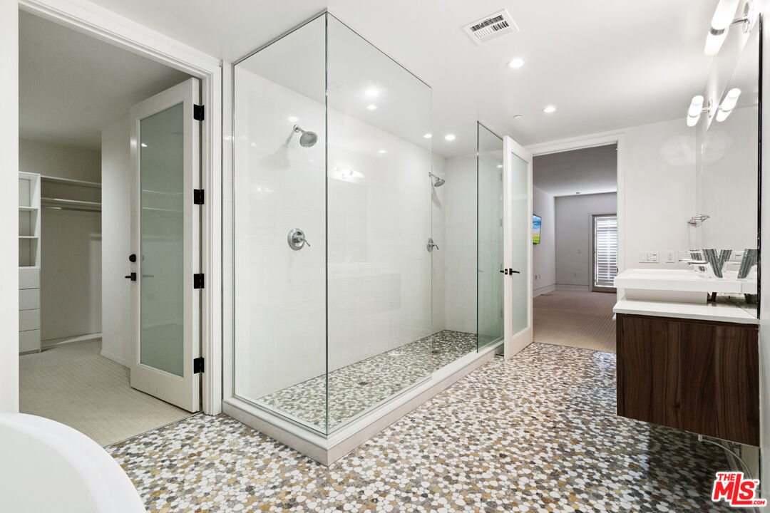 225 S Hamilton Dr Unit: 303