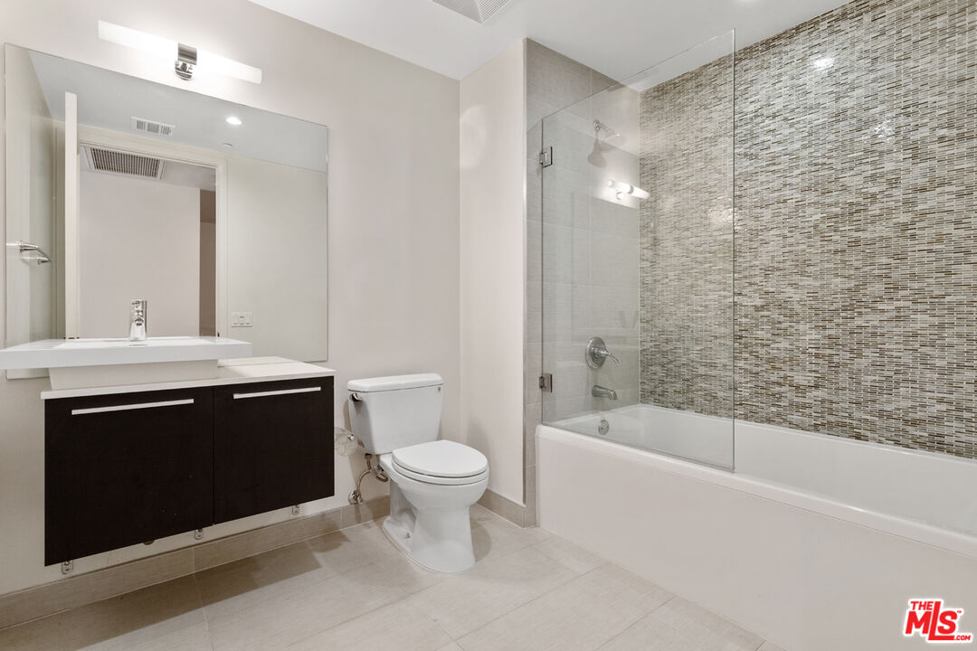 225 S Hamilton Dr Unit: 303