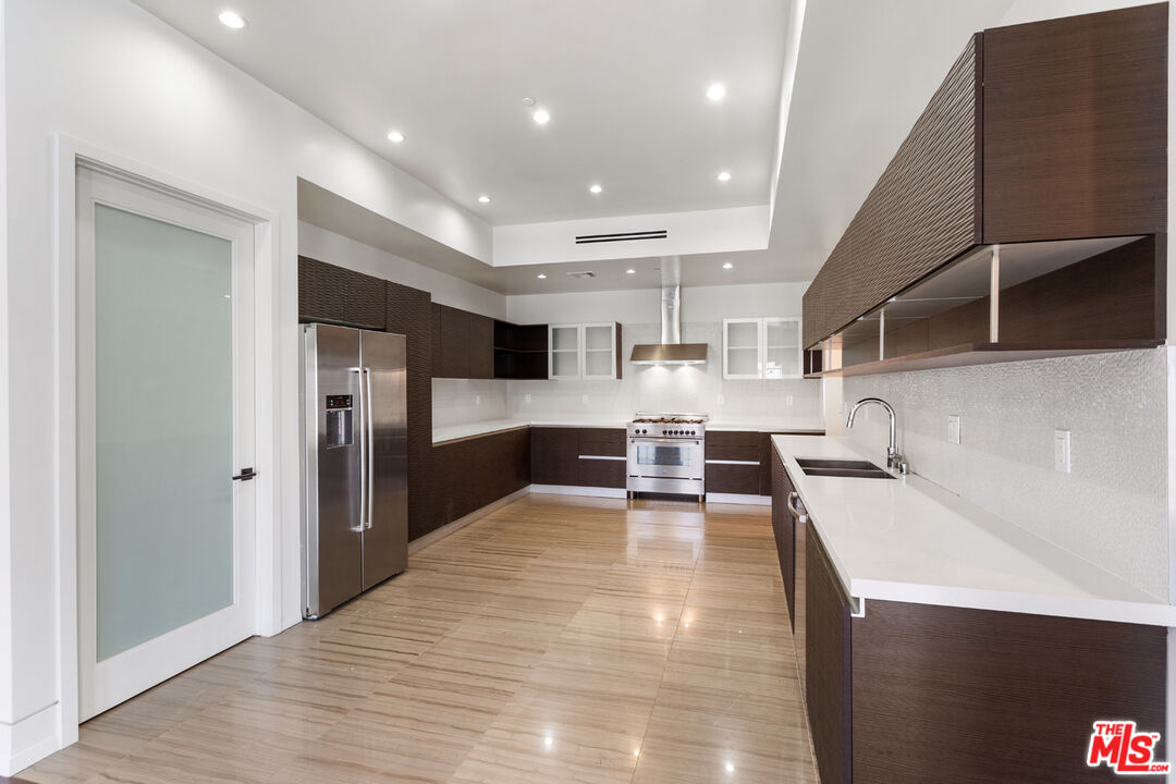 225 S Hamilton Dr Unit: 303