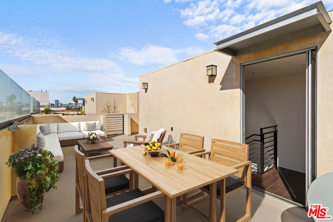 225 S Hamilton Dr Unit: 303