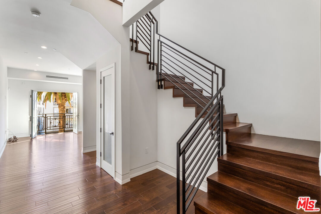 225 S Hamilton Dr Unit: 303